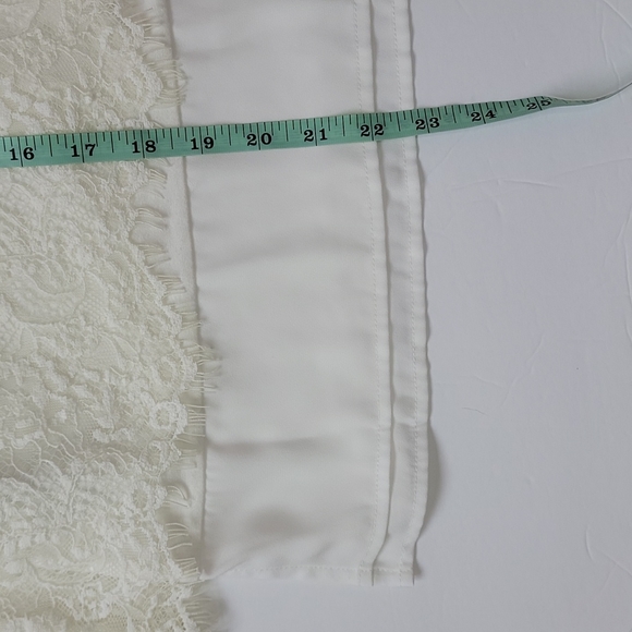 White House Black Market White Layered Lace Top/XS. - Picture 13 of 14